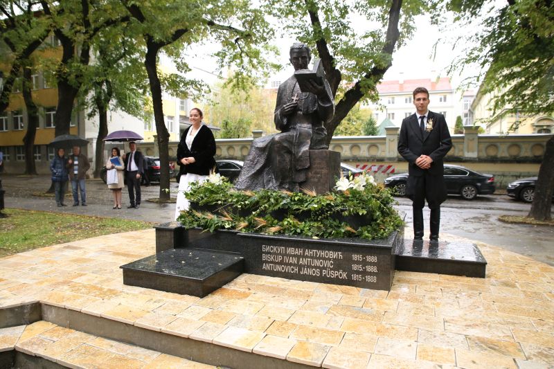 Ivan Antunović spomenik