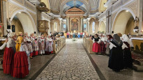 U Monoštoru održan Međunarodni marijanski pučki festival