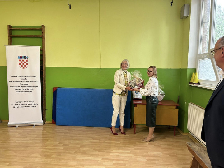 Osnovna škola Vladimir Nazor u Đurđinu svečano otvorila kabinet informatike i računarstva