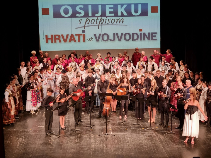 Hrvati iz Vojvodine se predstavili u Osijeku