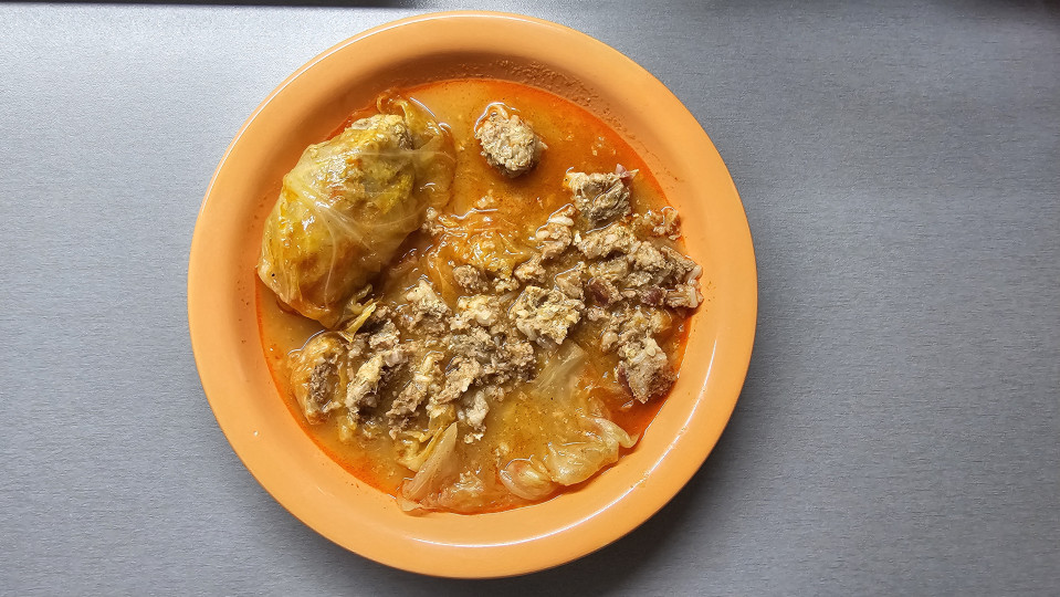 Sarma s dimljenom slaninom