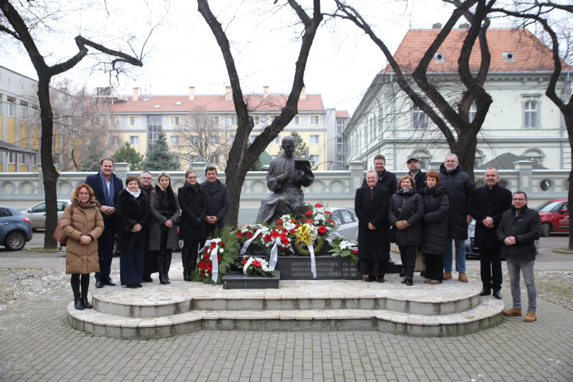 ZKVH položio vijenci na spomeniku biskupa Antunovića