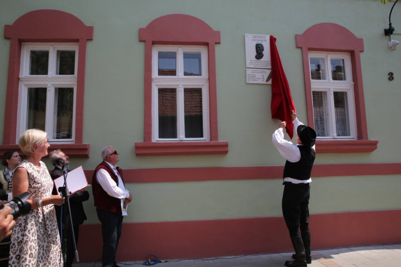 Otkrivena spomen-ploča Agi Mamužiću u Subotici