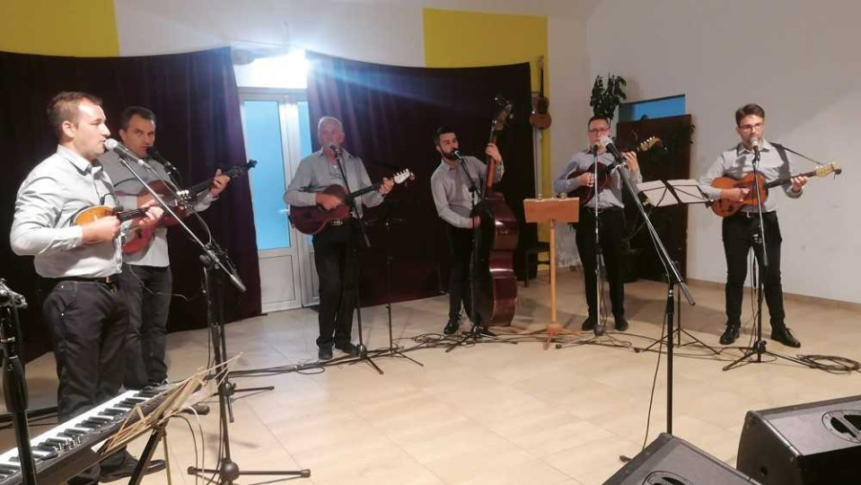 U Golubincima održan godišnji koncert tamburaškog sastava Ladan špricer
