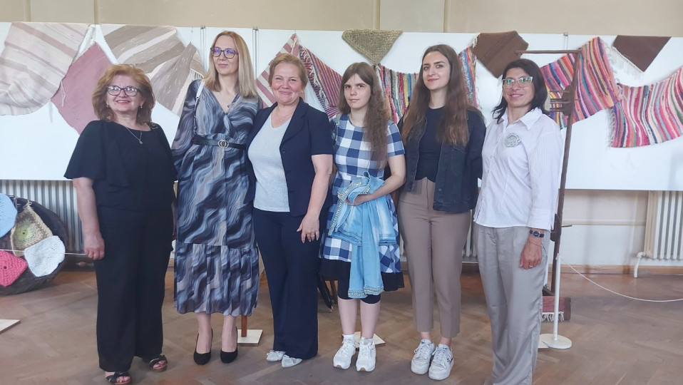 Izložba tkanih tepiha u Srijemskoj Mitrovici