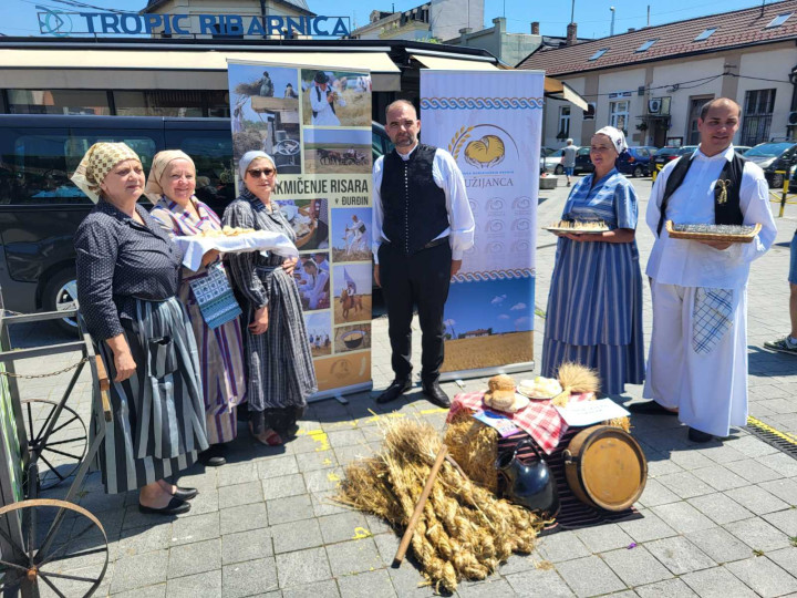 Promovirani Dužijana i slamarstvo na Danima domaće hrane i starih zanata Vojvodine