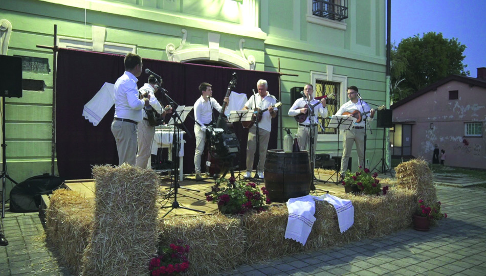 Tamburaški sastav Ladan špricer koncertom proslavio 15 godina postojanja i rada