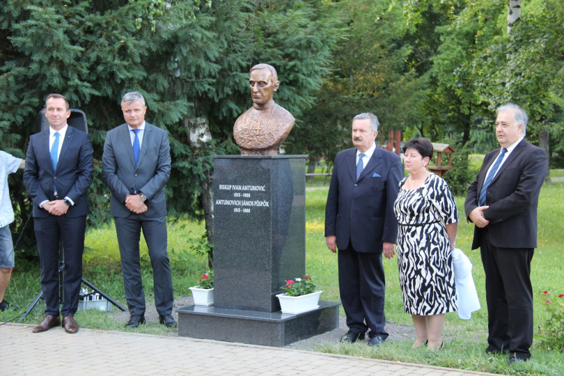 Treći spomenik preporoditelju bačkih Hrvata